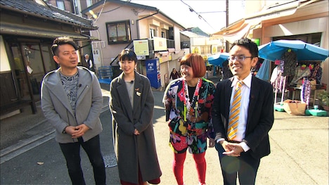 グルメロケを展開する（左から）雨上がり決死隊・宮迫、小芝風花、女と男。(c)関西テレビ