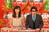 MCのロンドンブーツ1号2号・田村淳と枡田絵理奈（左）。(c)TBS