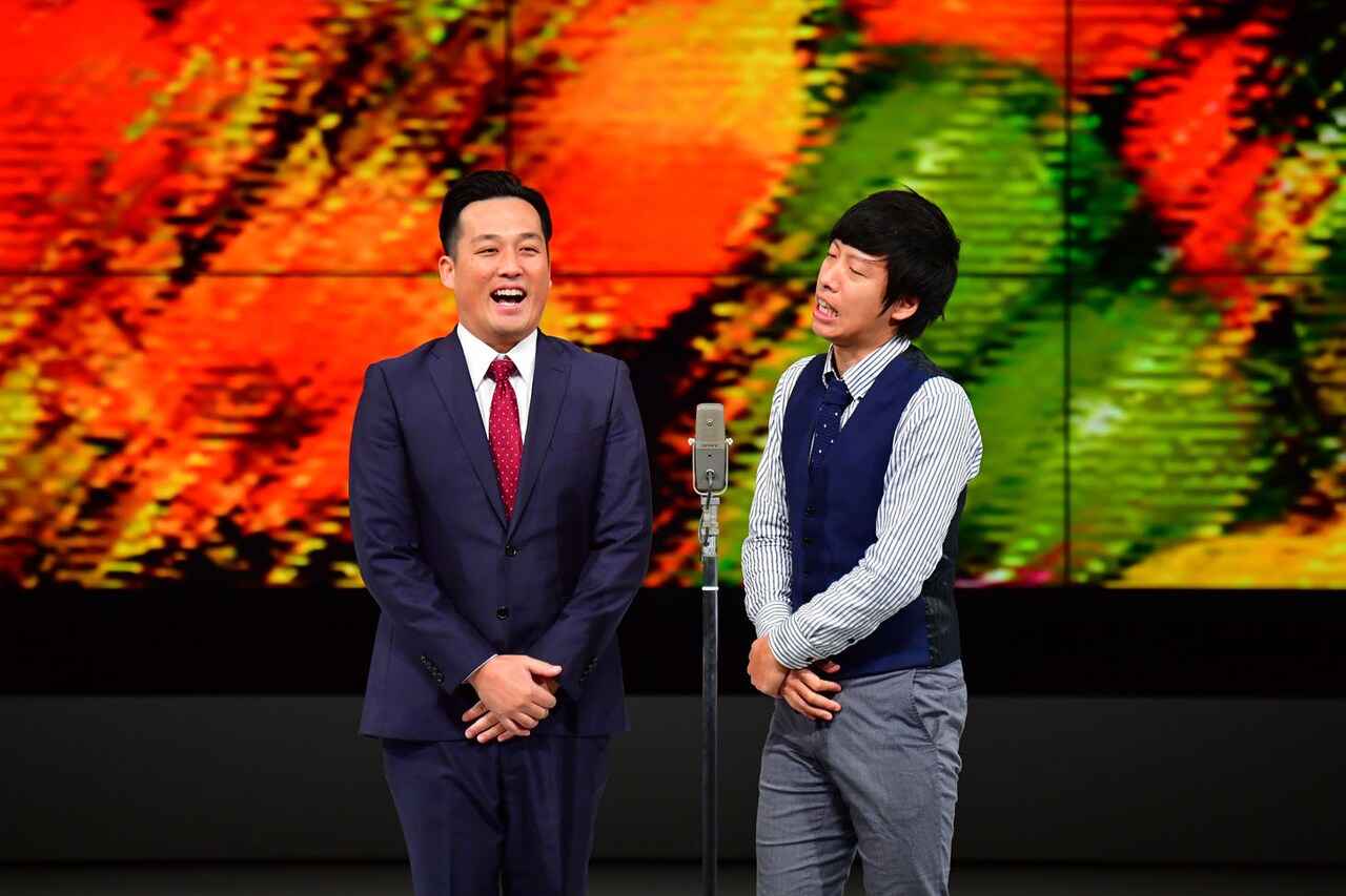 なんばグランド花月でネタを披露する藤崎マーケット。