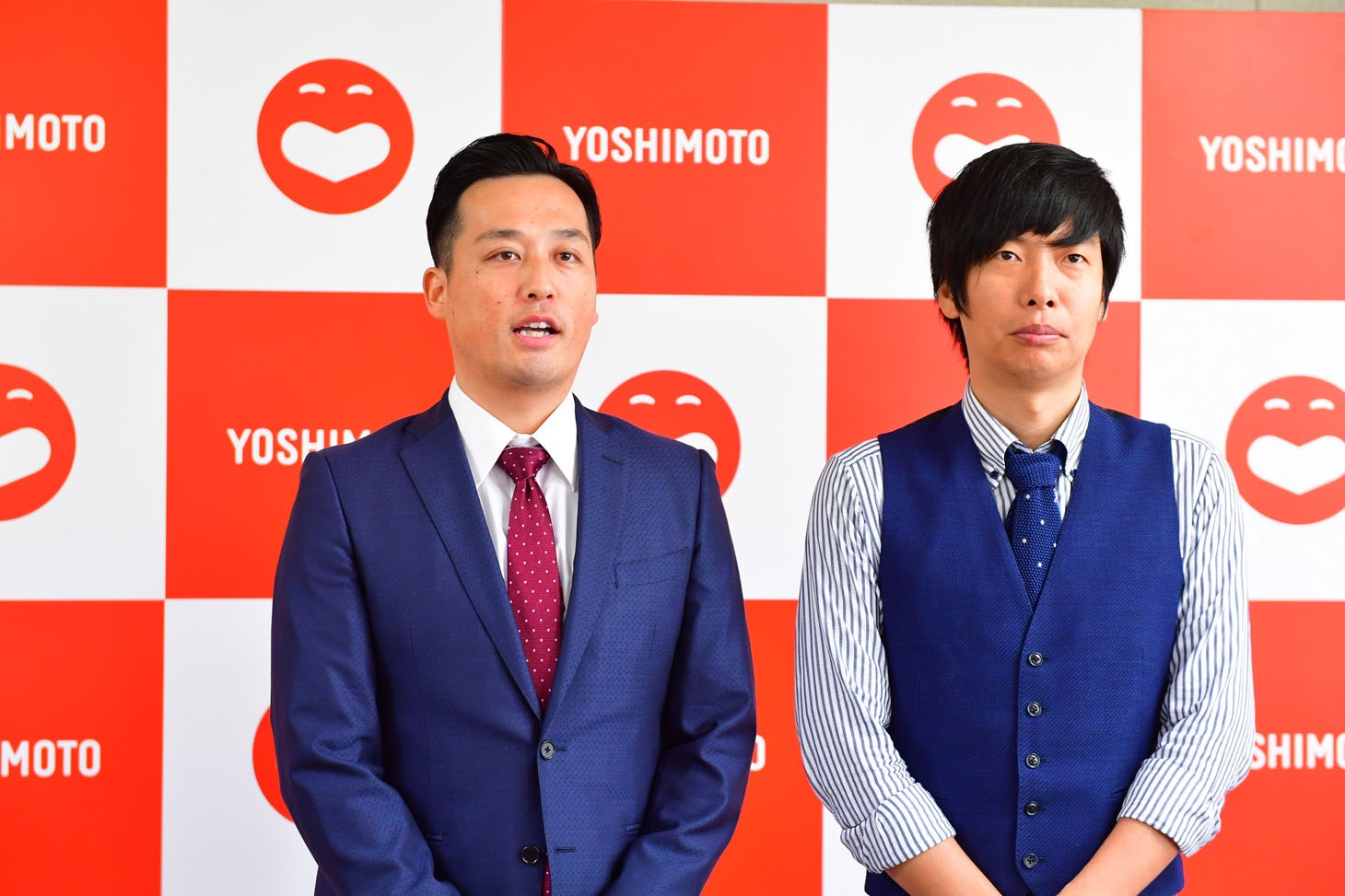 田崎（左）の療養中について語る藤崎マーケット。