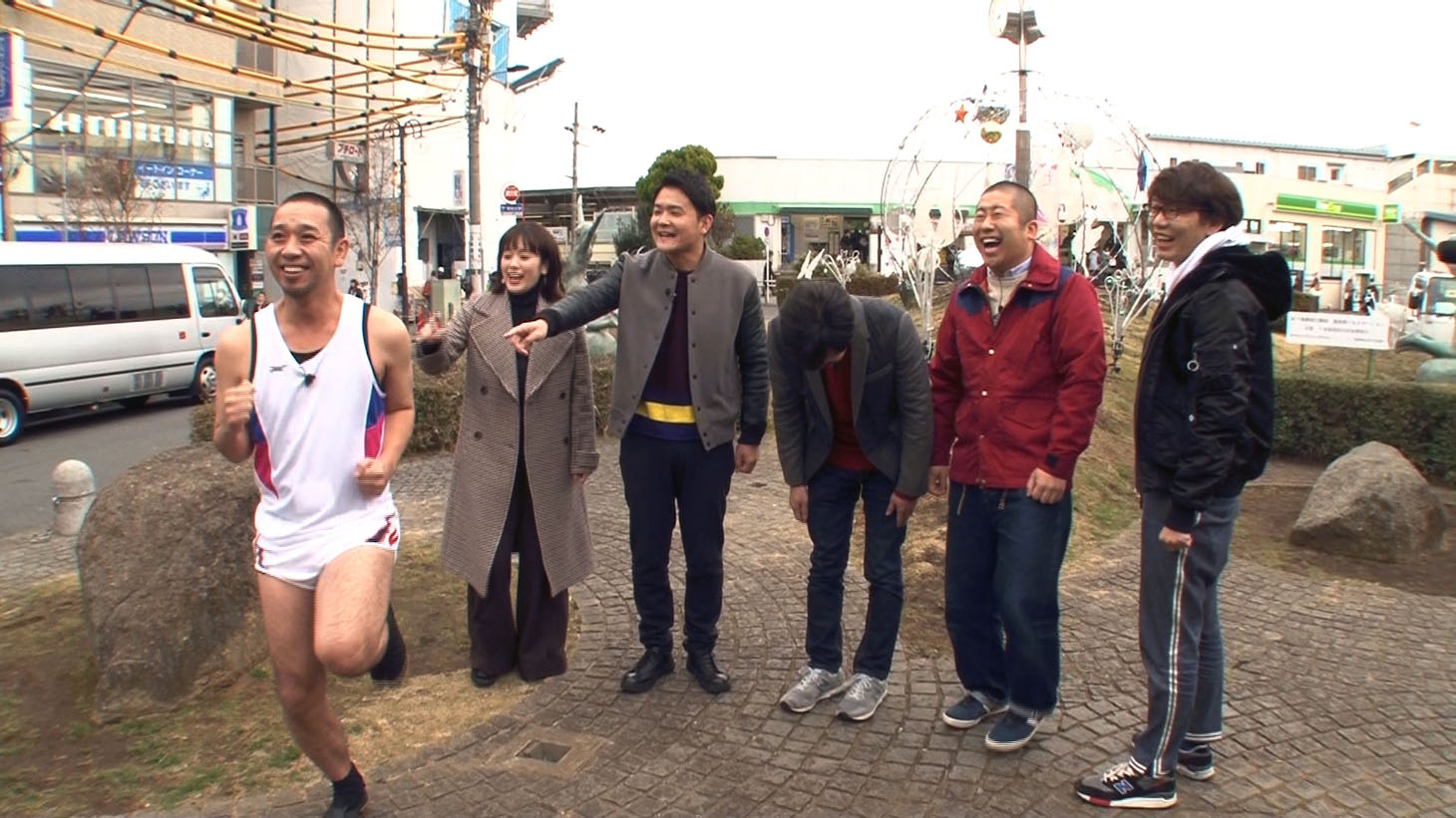 「ボケVSツッコミ フリースタイルバトル」のオープニングの様子。(c)テレビ東京