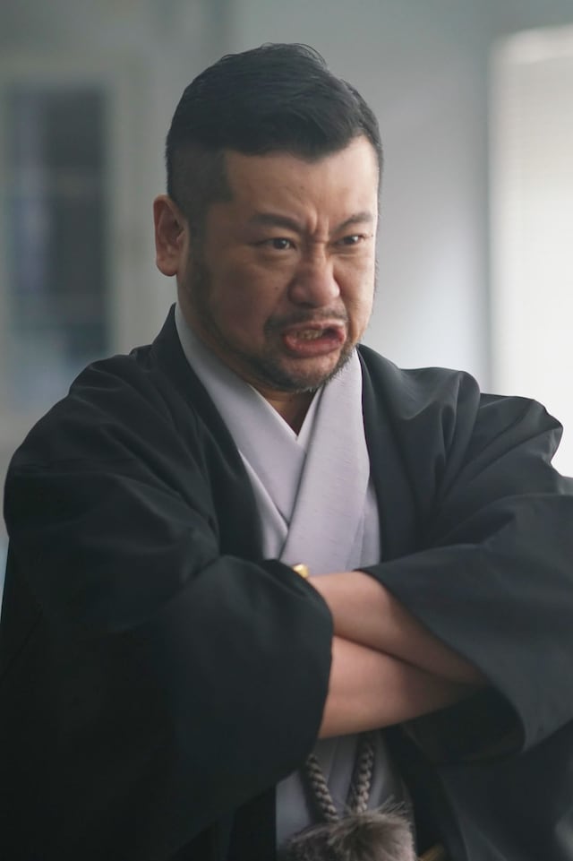 「オー・マイ・ジャンプ！～少年ジャンプが地球を救う～」より、ケンドーコバヤシ演じる大嵐寿三郎。