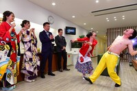 「お正月限定！超豪華な吉本新喜劇SP」のワンシーン。(c)TBS