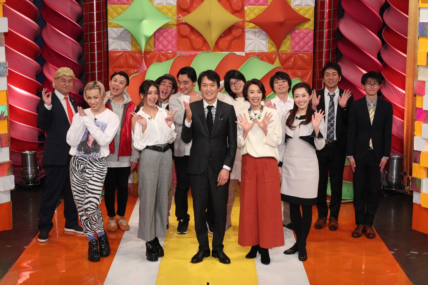 「“ネタ”でニュースが見えてくる！笑えるTIMES」の出演者たち。(c)関西テレビ