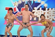 左から小島よしお、とにかく明るい安村、アキラ100%。(c)日本テレビ