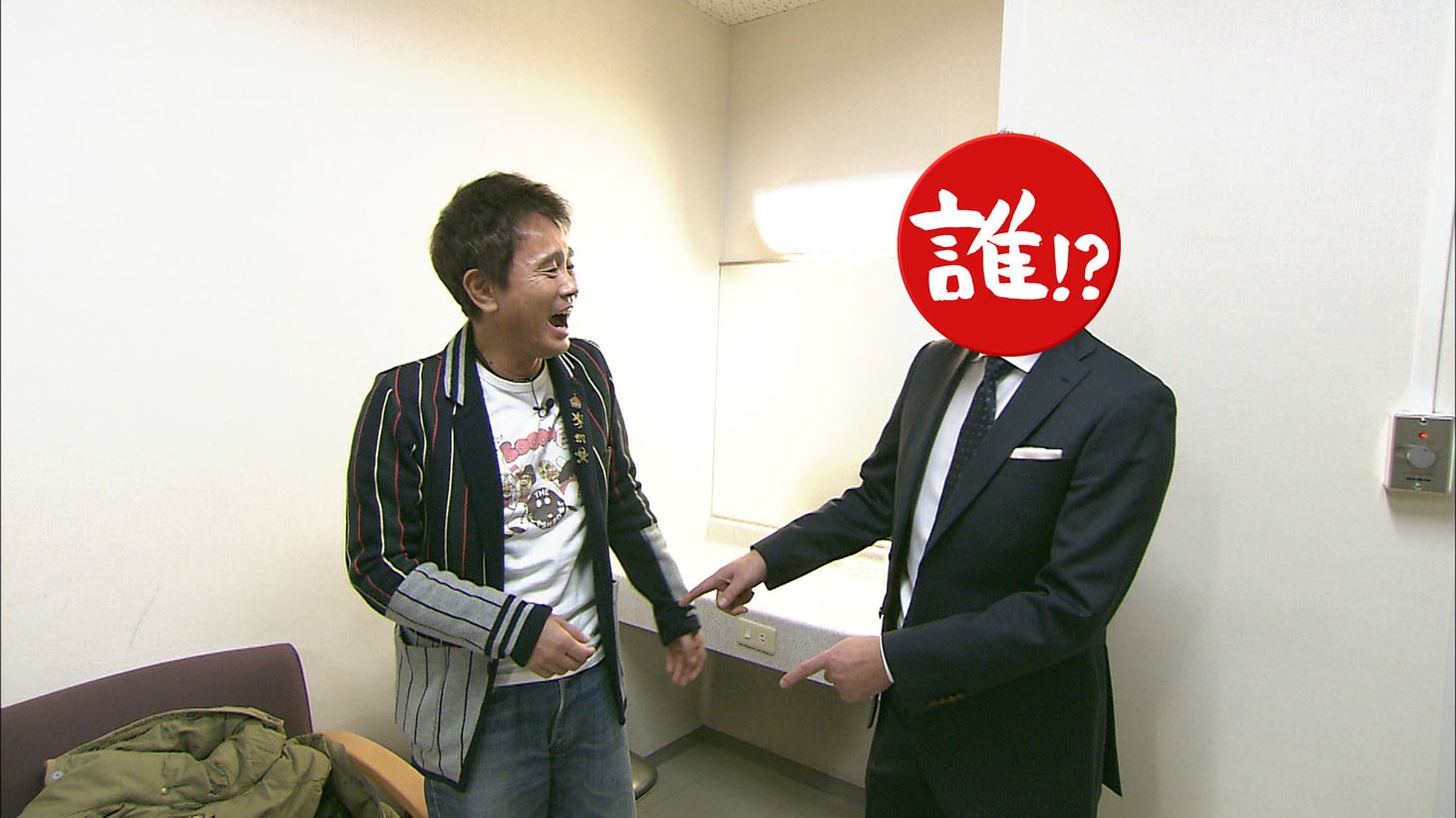 読売テレビの楽屋まで相方を迎えに行くダウンタウン浜田（左）。(c)MBS