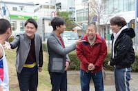 「ボケVSツッコミ フリースタイルバトル」のオープニングの様子。