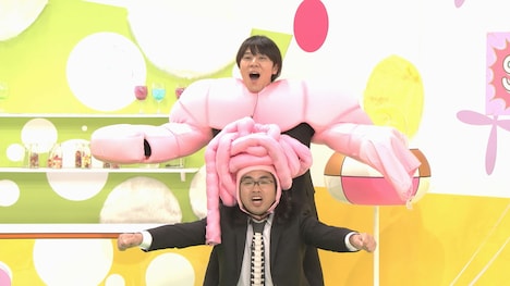 小腸くんと大腸くんに扮するロッチ。(c)NHK