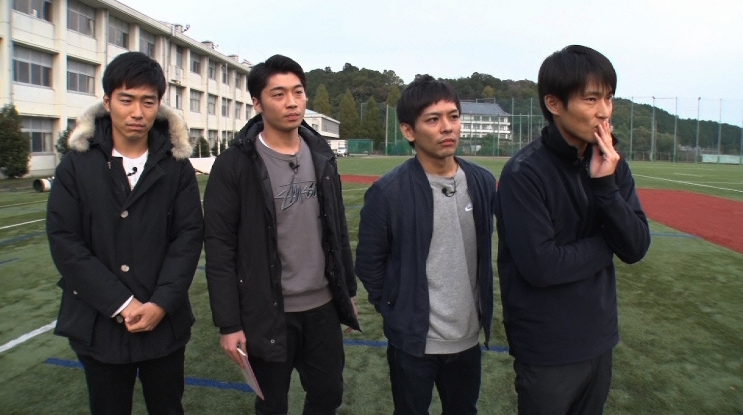 左からジャルジャル後藤、さや香、ジャルジャル福徳。(c)読売テレビ