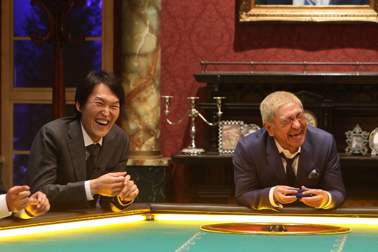 （左から）千原ジュニア、松本人志。(c)フジテレビ