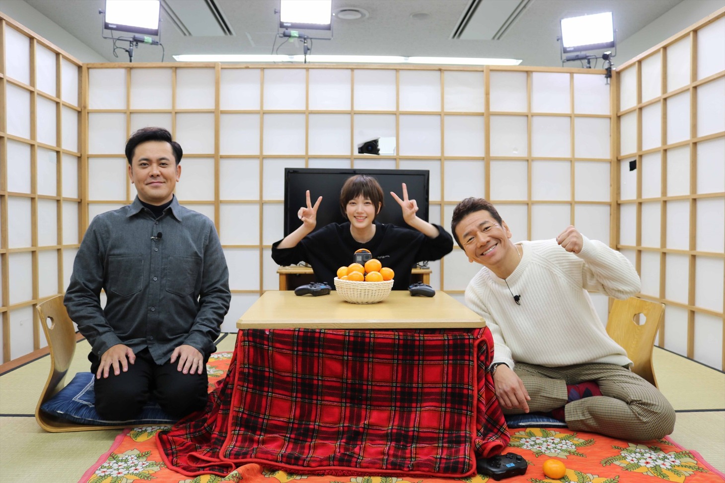 くりぃむしちゅーと本田翼（中央）。(c)テレビ朝日