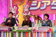 「思わず二度見たくなる衝撃映像ショー『二度見シアター』」に出演する（左から）南海キャンディーズ山里、ギャル曽根、田中美佐子。(c)フジテレビ