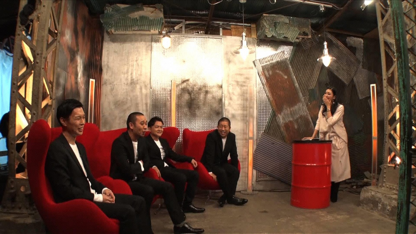 アンミカ（右端）とのトークのワンシーン。(c)フジテレビ