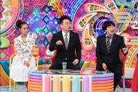 雨上がり決死隊と岡田結実（左）。(c)テレビ朝日