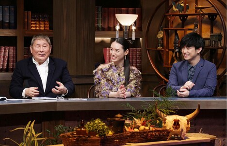 左からビートたけし、栗山千明、千葉雄大。(c)テレビ東京