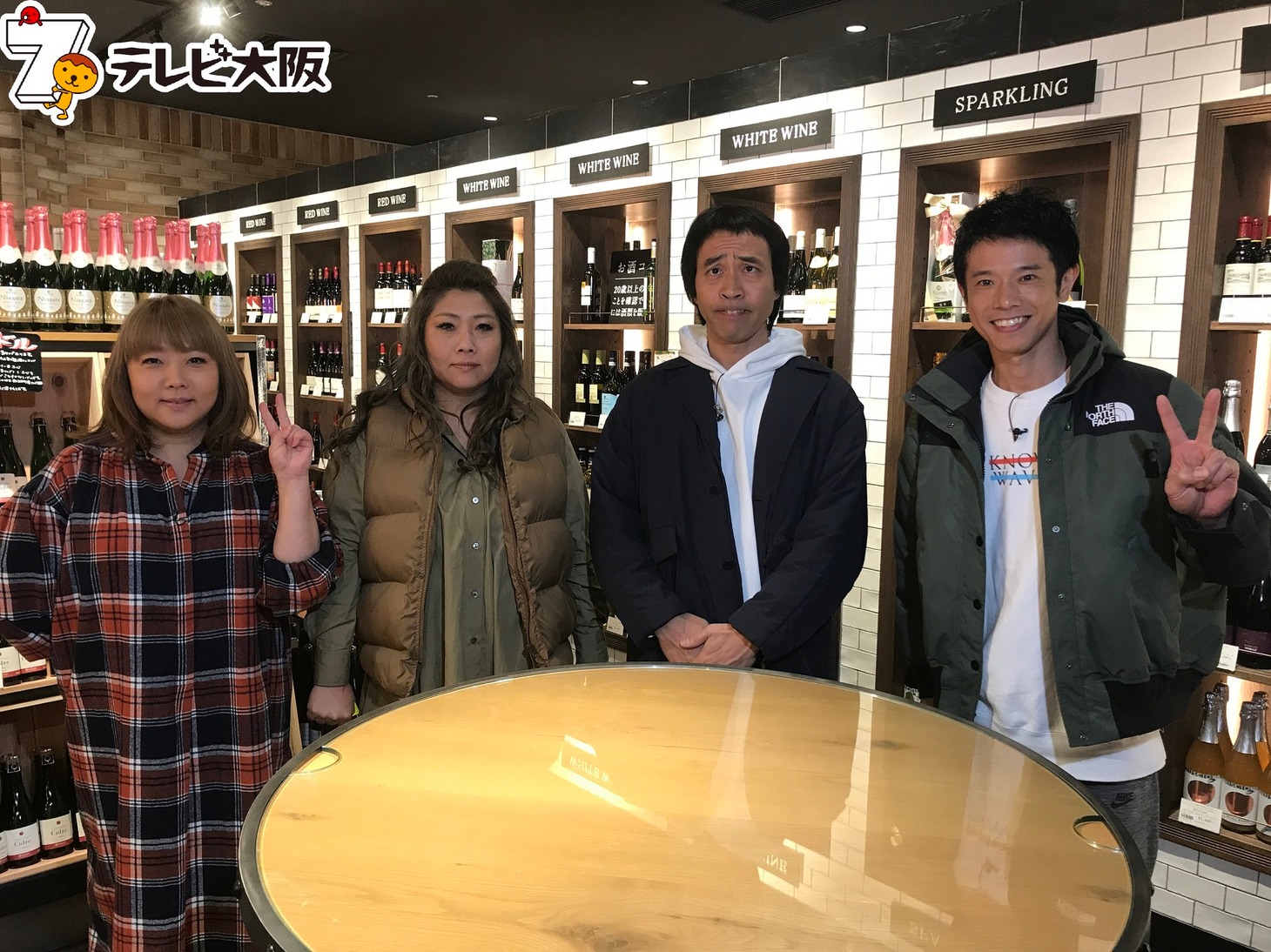 左から海原やすよ ともこ、ペナルティ・ワッキー、品川庄司・庄司。