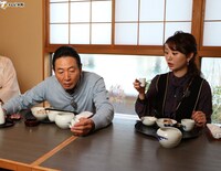 左から三田村邦彦、おのののか。