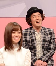 左から橋本環奈、エレキコミックやつい。