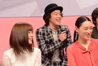 会見中の様子。