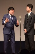 南海キャンディーズ山里（左）と熊谷俊人市長（右）。