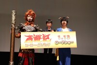 イベントに登壇した馬鹿よ貴方は、羽村仁成（中央）。