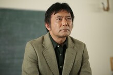 「名古屋行き最終列車2018」より。渡辺いっけい。(c)メ～テレ