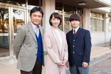 「名古屋行き最終列車2018」より。左から渡辺いっけい、松井玲奈、矢本悠馬。(c)メ～テレ