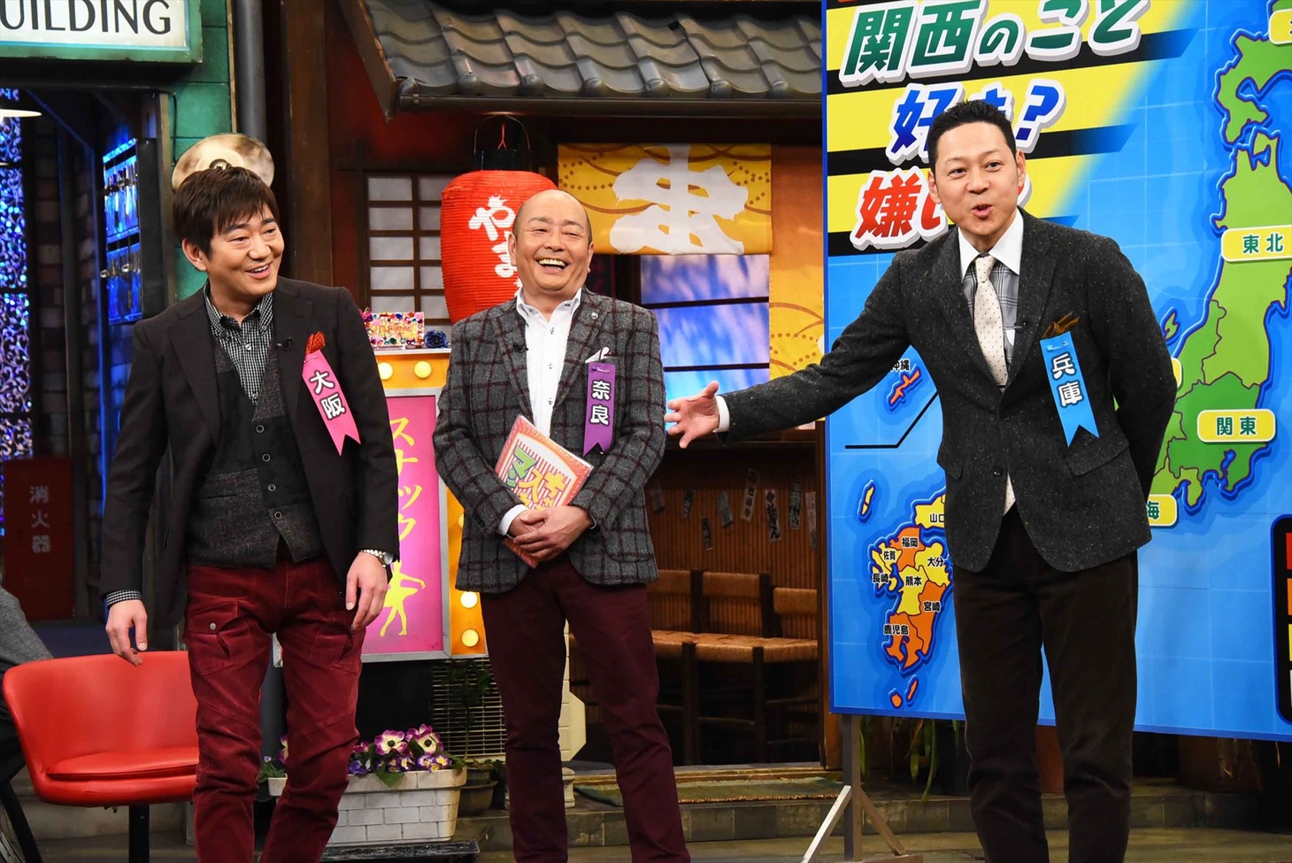 （左から）メッセンジャー黒田、山本浩之、東野幸治。(c)関西テレビ