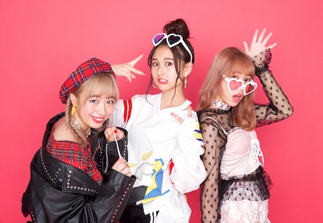 ぐーちょきぱー。左から神ぐー沙紀、櫻井ちょ季、飯田ぱくら子。