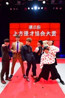 トータルコーディネイト部門賞を獲得した（左から）十手リンジン、戎、おかずクラブ。