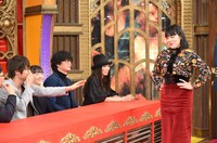 ブルゾンちえみ（右） (c)TBS