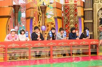 スタジオ出演者たち。(c)TBS