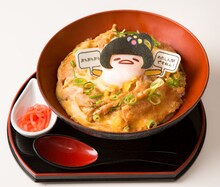 酒井藍とぐでたまのコラボメニュー「ぶぅぶぅぶぅ丼」。