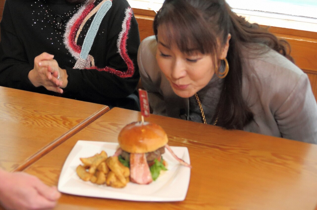 「肉好き女子 東北肉ざんまい」のワンシーン。(c)ミヤギテレビ