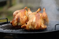 青森シャモロックの丸焼き。(c)ミヤギテレビ