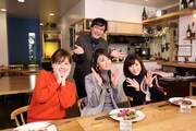 「肉好き女子 東北肉ざんまい」の出演者たち。(c)ミヤギテレビ