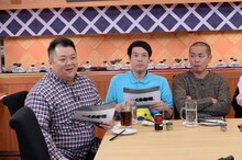 （左から）ブラックマヨネーズ小杉、タカアンドトシ。(c)テレビ朝日