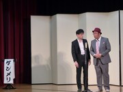 東洋館の舞台に立つケンメリ。