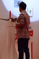 抽せん人を務める和牛・水田。