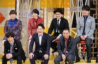 アンガールズ田中の熱弁を聞くレギュラー陣。