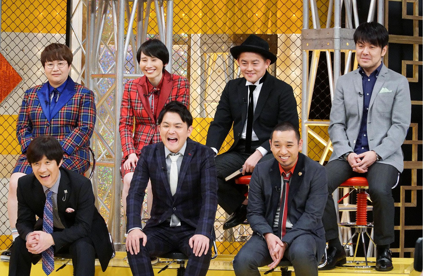 アンガールズ田中の熱弁を聞くレギュラー陣。