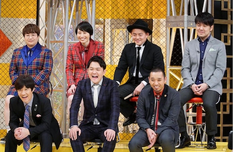 アンガールズ田中の熱弁を聞くレギュラー陣。