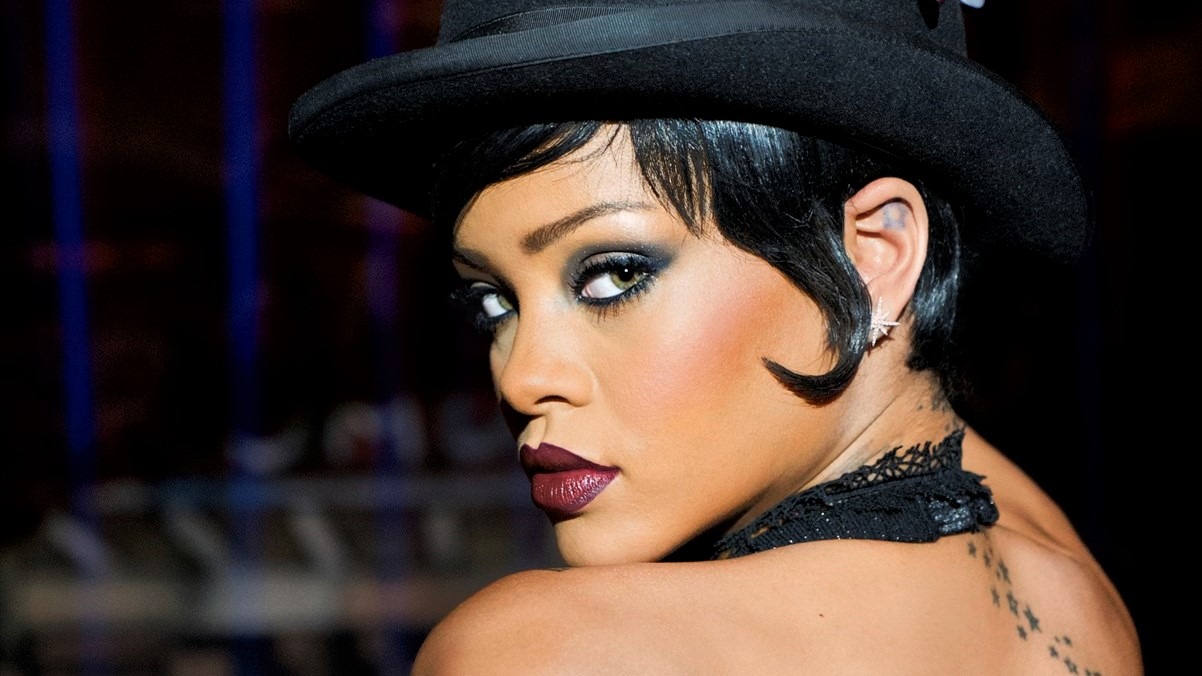 宇宙人・バブル役のリアーナ。