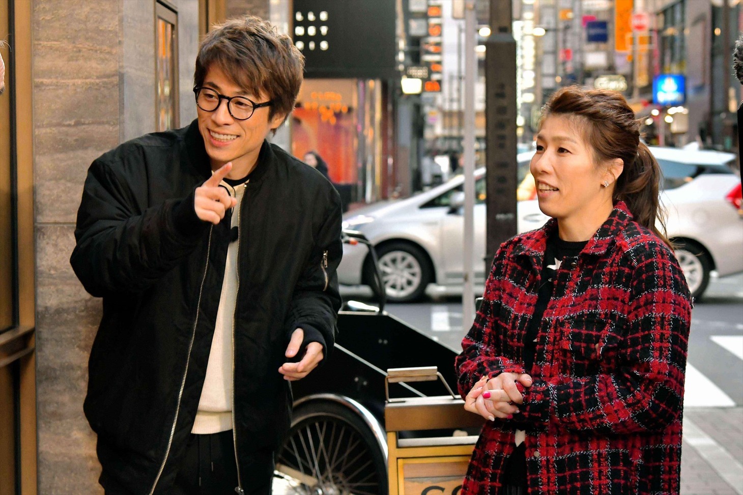 （左から）ロンドンブーツ1号2号・田村淳、吉田沙保里。(c)東海テレビ