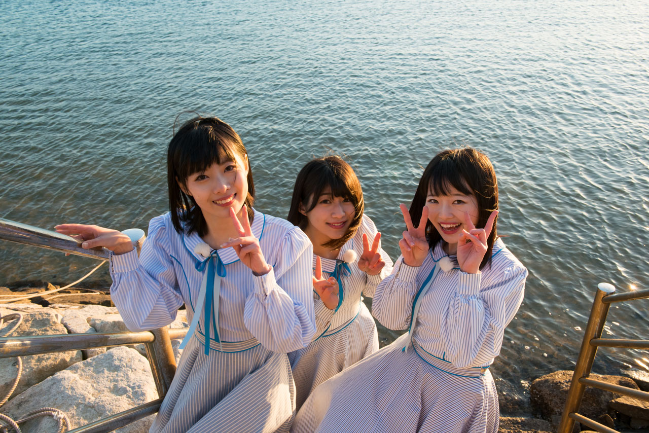 北木島を訪れた（左から）張織慧、藤原あずさ、森香穂。(c)関西テレビ