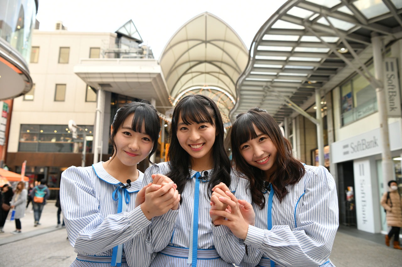 広島を訪れた（左から）石田千穂、今村美月、薮下楓。(c)関西テレビ