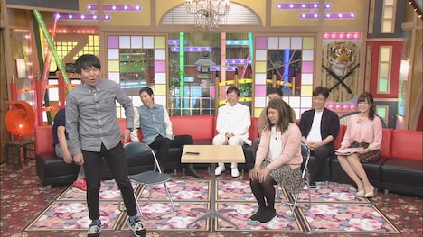 ネタを披露するサンシャイン（手前）。(c)CBC