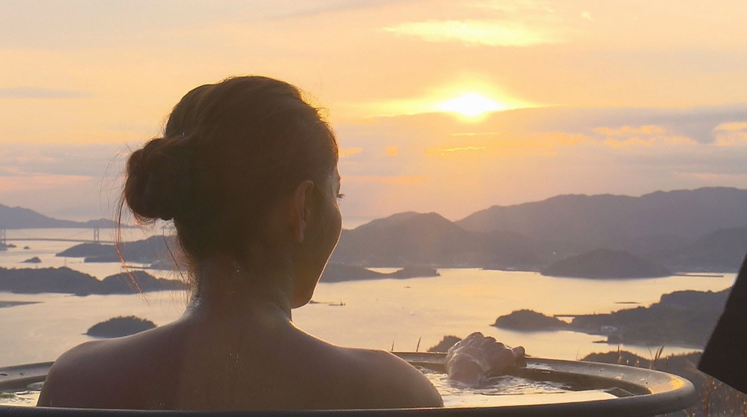 「目指せ絶景！露天風呂トラックの旅2」のワンシーン。(c)広島テレビ