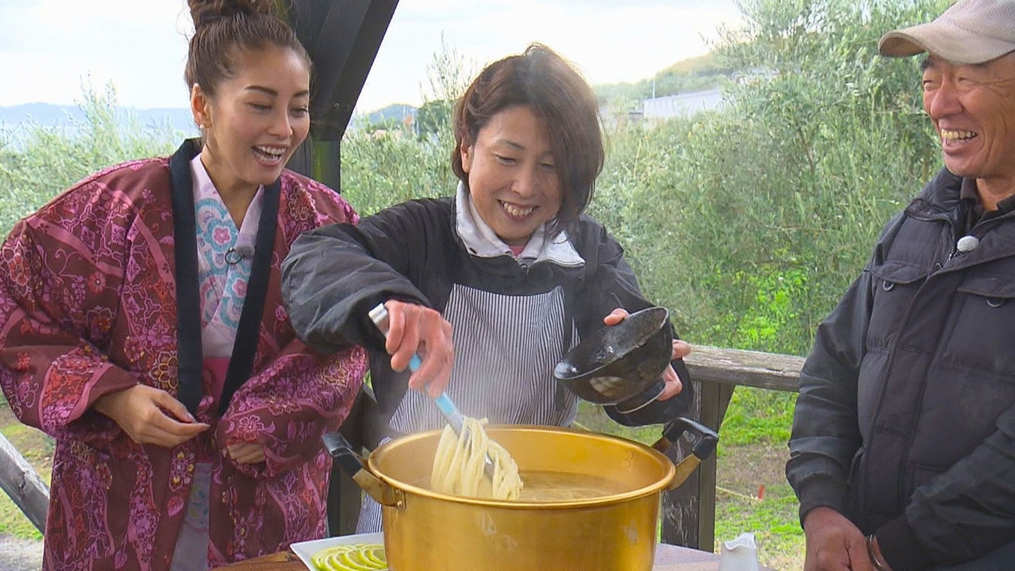 「目指せ絶景！露天風呂トラックの旅2」のワンシーン。(c)広島テレビ