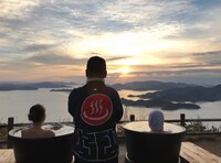 「目指せ絶景！露天風呂トラックの旅2」のワンシーン。(c)広島テレビ